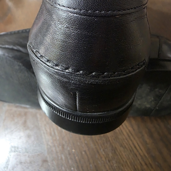 Gucci Black Leather Loafers with Green and Red Stripe - Picture 5 of 6